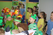 Uczestnicy uroczystości finału konkursu plastycznego dla przedszkolaków